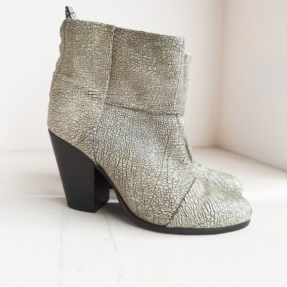 Rag & Bone Newbury Crackled Leather Classic Back Zip Booties 40 - Picture 1 of 10